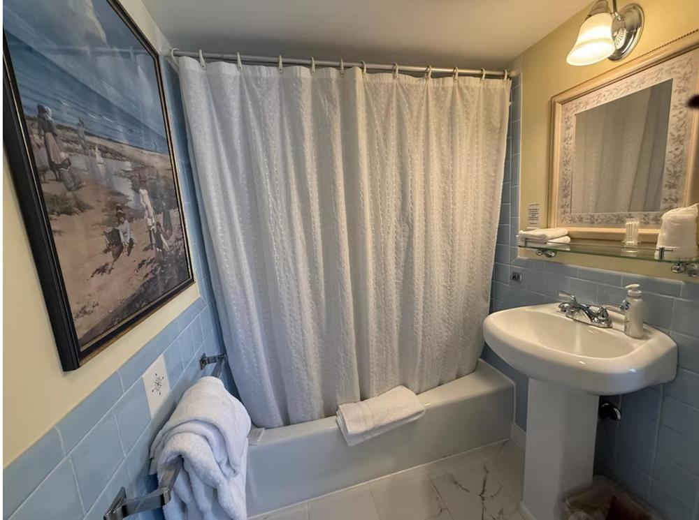 Double or Twin Room interior